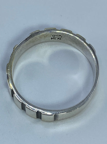 Anillo de plata con marca 925 MEXI en el interior