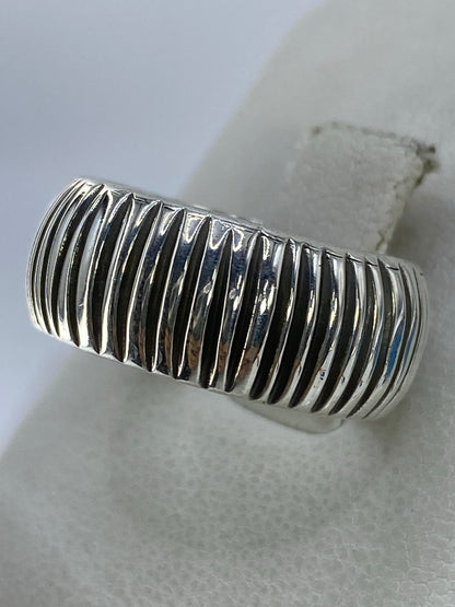 Anillo de bandas acanaladas Taxco visto de costado, con profundidad de los surcos
