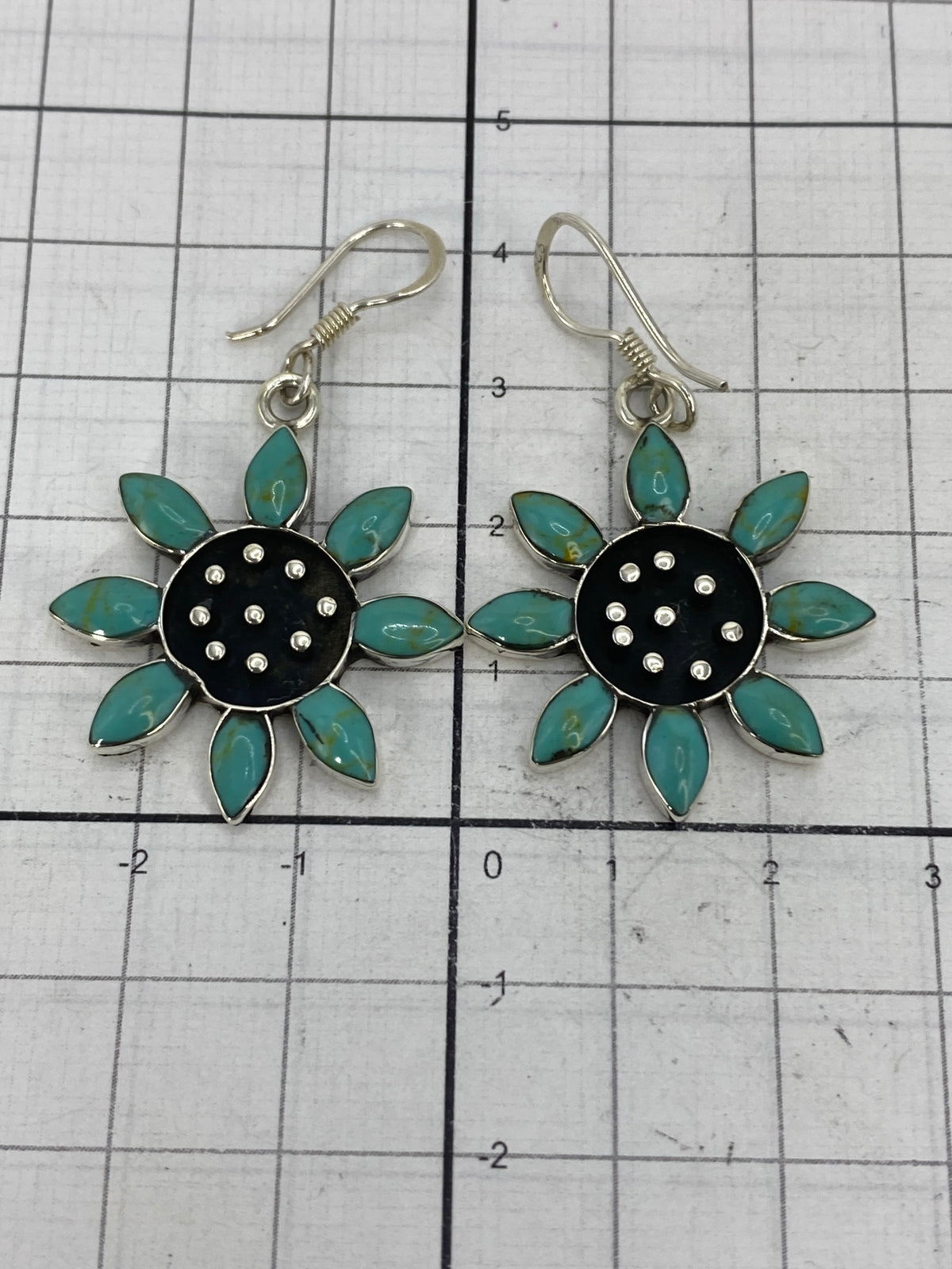 Aretes pesados en balanza: 7.85 gramos el par completo con Quinto 925