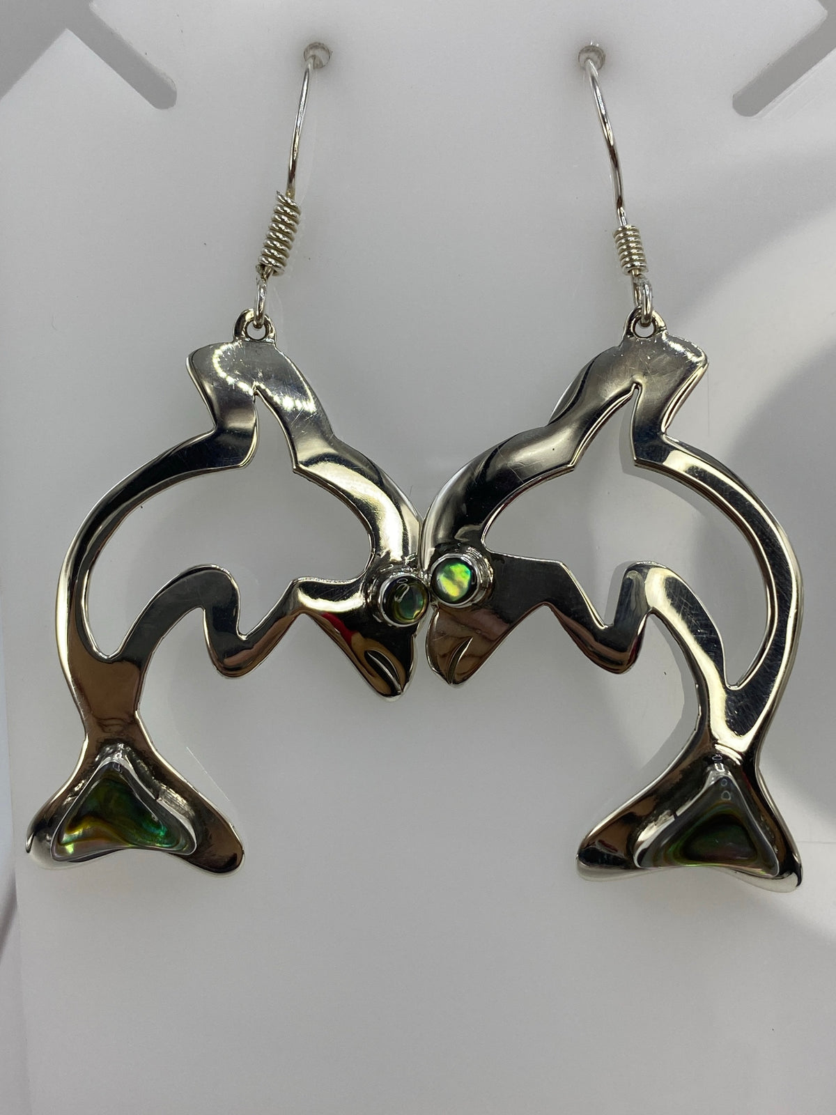 Par de aretes de plata 925 con concha de abulón verde iridiscente, diseño escultural de 6 cm
