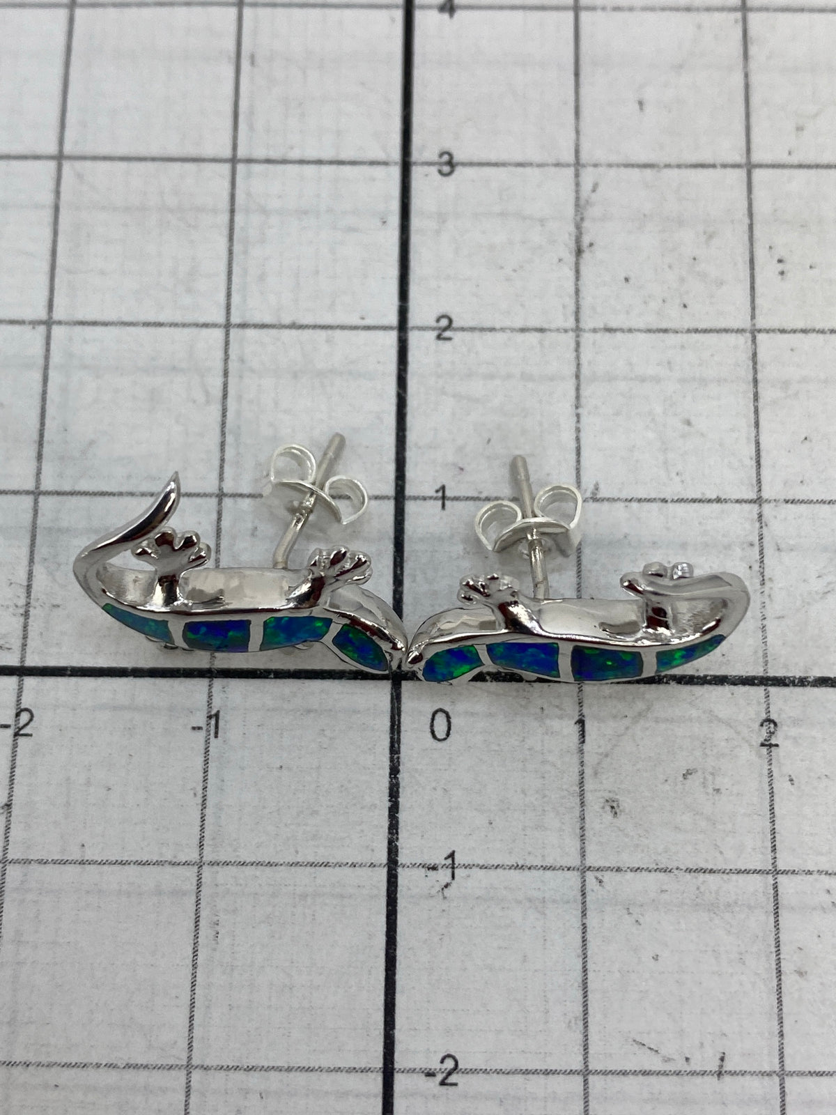 Aretes pesados en balanza — 4.09 gramos de plata auténtica de Taxco