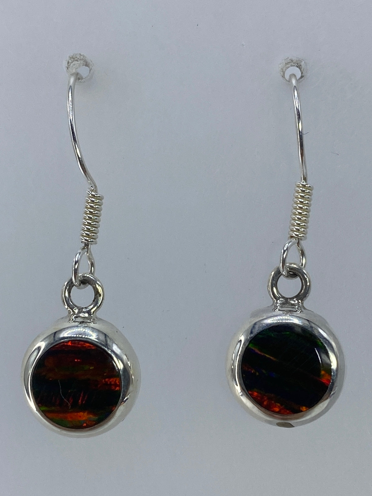 Aretes de plata 950 con ópalo de fuego rojo y verde en gancho de plata