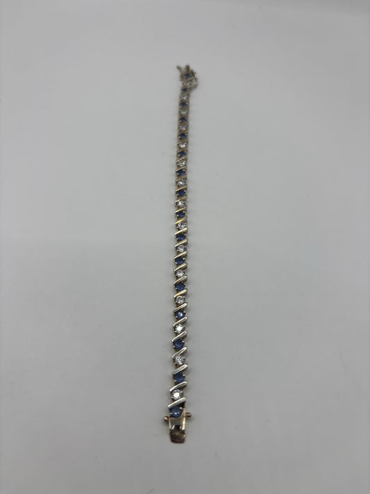 Pulsera de plata .925 con circonias blancas engastadas alternadas, vista completa vertical mostrando el eslabonado uniforme