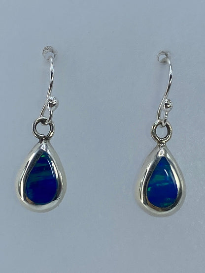 Par de aretes de plata con ópalo de fuego verde olivo, largos y elegantes