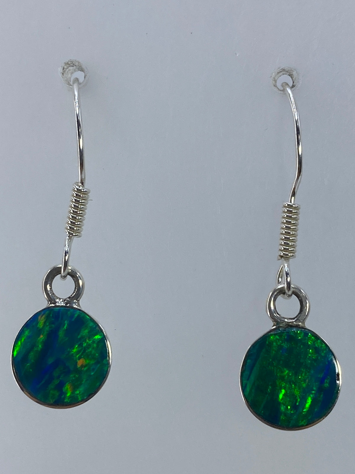 Aretes sobre regla milimétrica indicando largo de 2.7 cm
