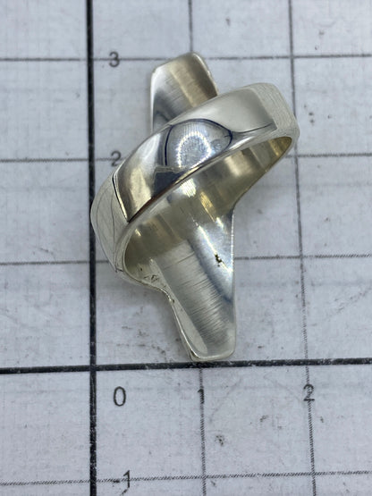 Anillo en escala métrica mostrando proporciones reales