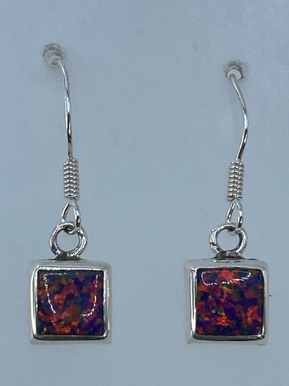 Aretes colgando mostrando el largo completo de 2.8 cm