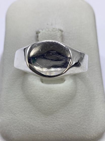 Anillo sello de plata 925 liso, talla 11, pulido espejo en la mano