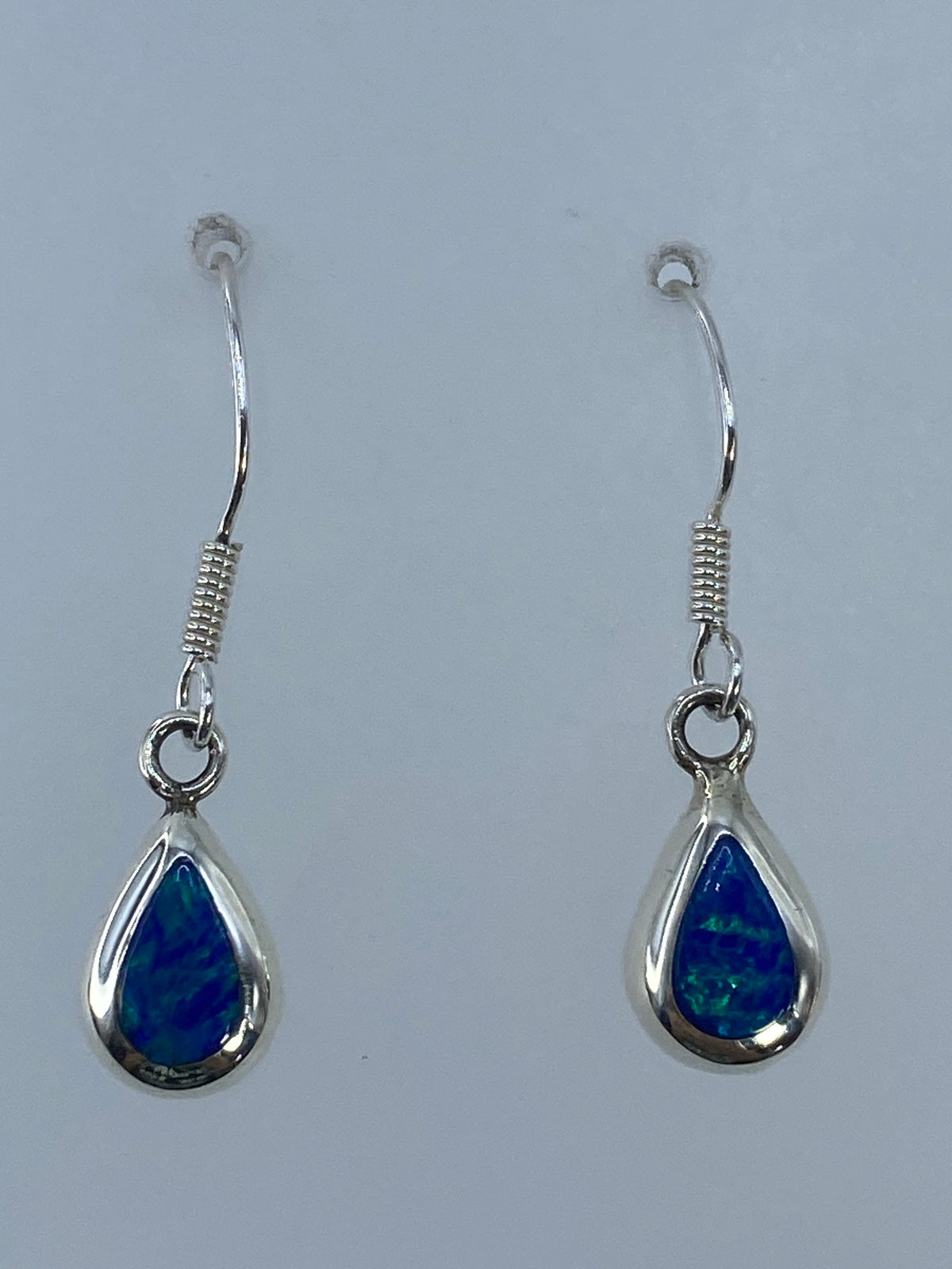 Par de aretes de plata 925 con ópalo de fuego verde olivo en forma de gota