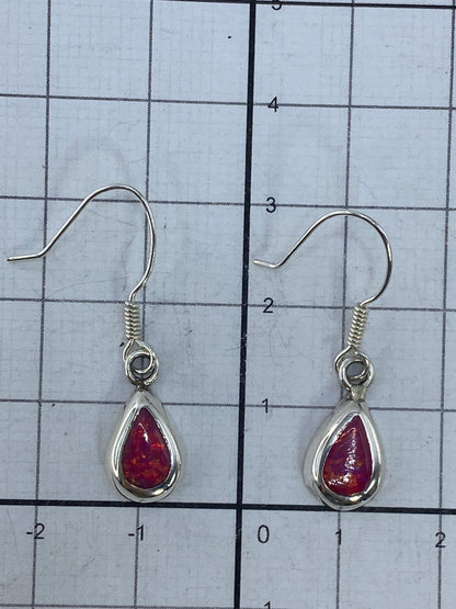 Aretes sobre fondo claro mostrando la medida de 3 cm y el Quinto 925
