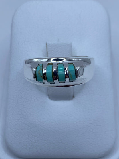 Anillo de plata con turquesa azul cielo engastada en bandas alternas, vista frontal