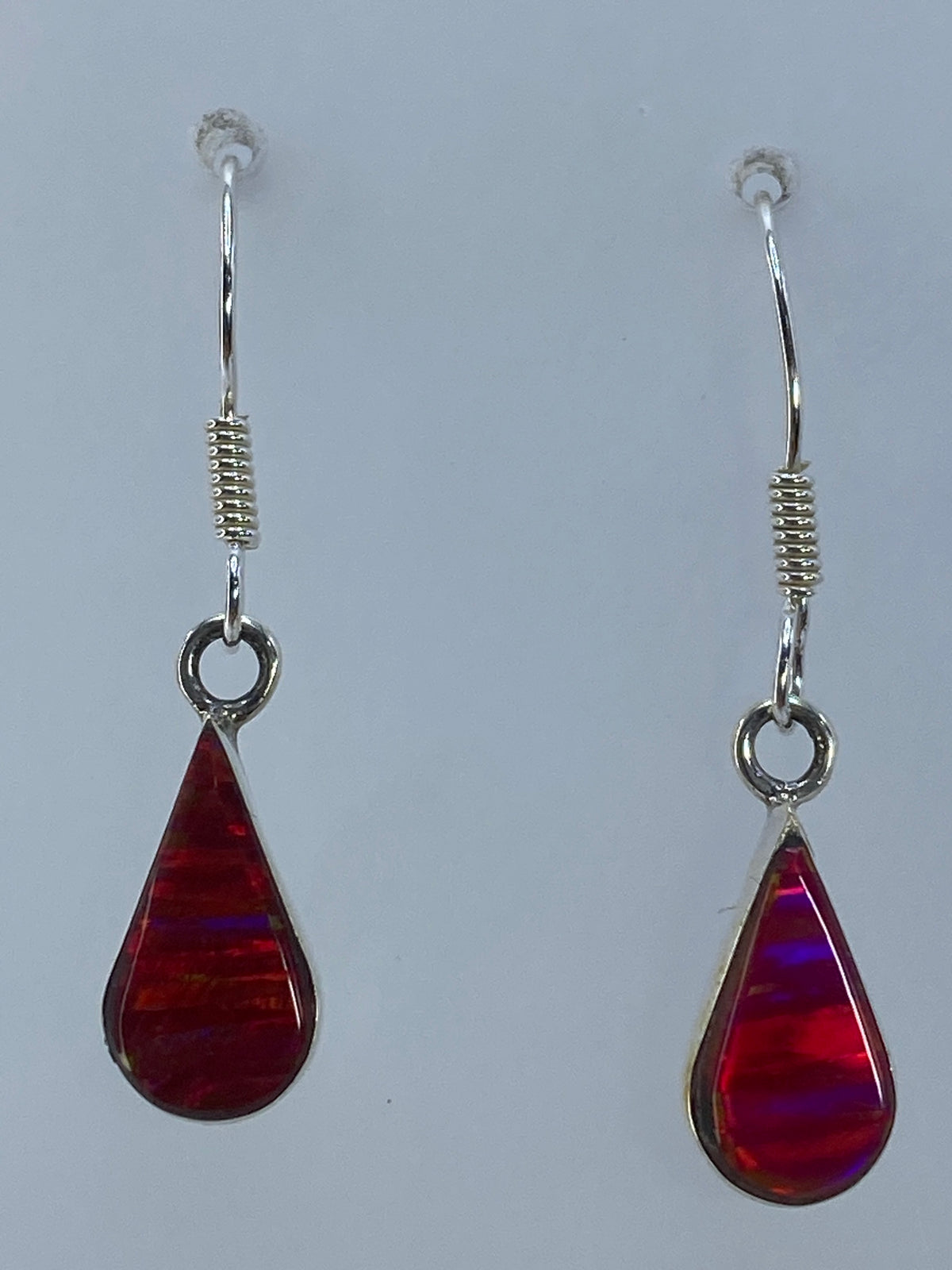Aretes de plata 950 Taxco medidos en regla mostrando 3.1 cm de largo