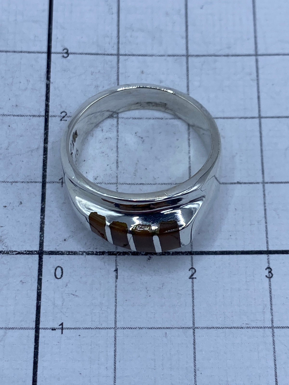 Marca del Quinto 925 en el interior del anillo de plata