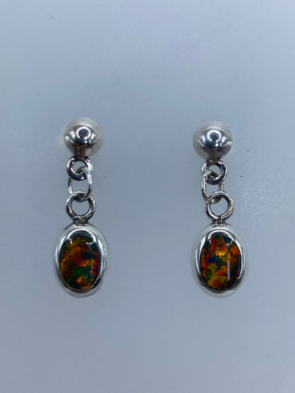 Par de aretes de plata 925 con ópalo de fuego multicolor, cierre poste