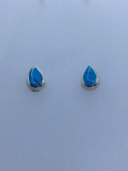 Detalle del engaste a mano de turquesa en plata 925