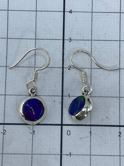 Reverso de los aretes mostrando el Quinto 925 en la plata pulida