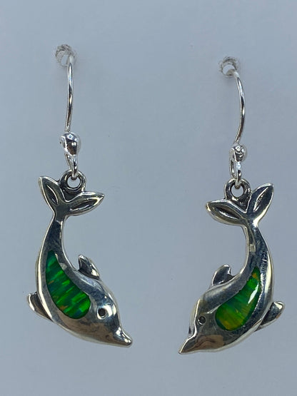 Par de aretes de plata con ópalo de fuego verde limón engastado