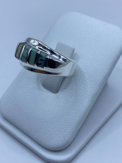 Vista superior del anillo mostrando la turquesa azul cielo rodeada de plata