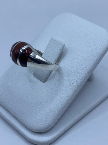 Vista frontal del anillo unisex con piedra de Ojo de Tigre