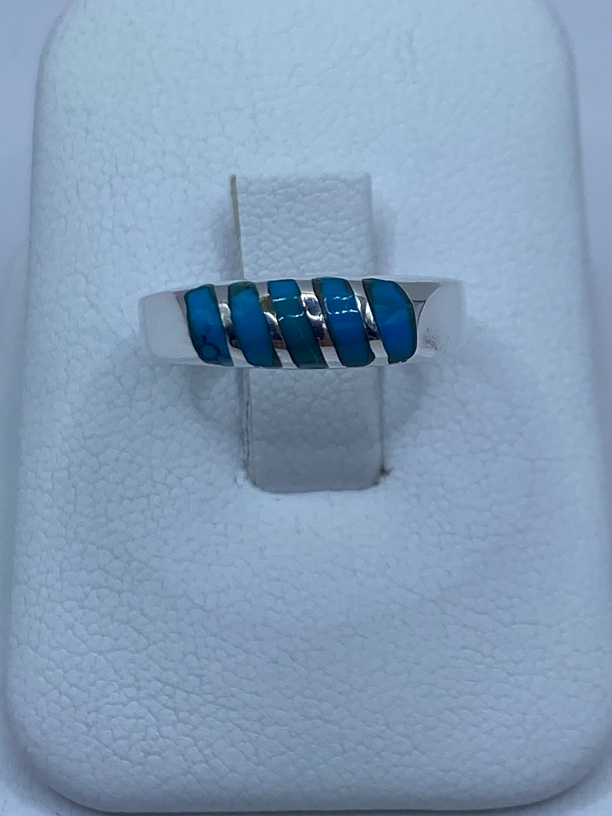Anillo de plata 925 con turquesa azul cielo engastada, visto de frente