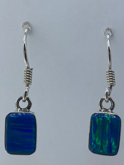 Aretes sobre escala mostrando 2.7 cm de largo