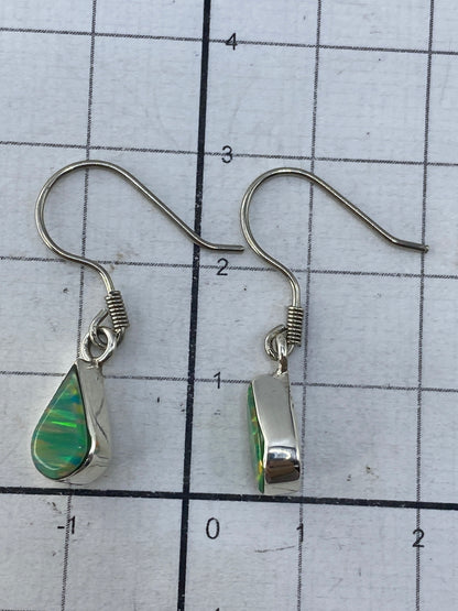 Aretes sobre fondo blanco mostrando el Quinto 950 en la parte superior