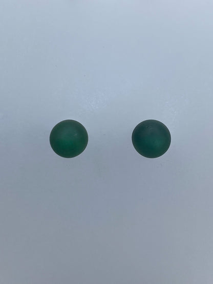 Par de aretes de plata 925 con esfera azul, vista frontal