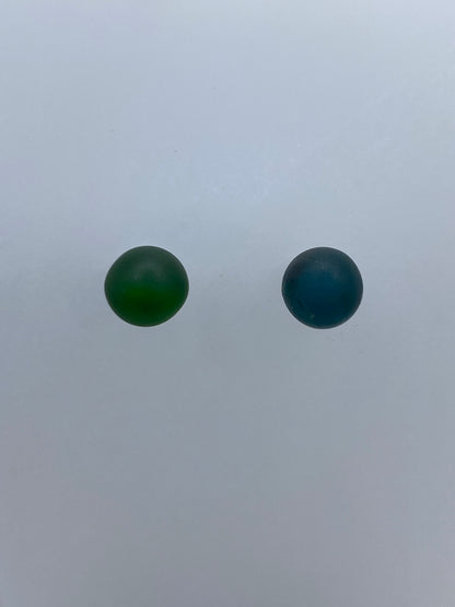 Par de aretes de plata 925 con piedra verde natural, tamaño pequeño minimalista