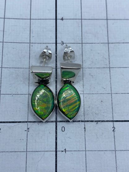 Reverso de los aretes mostrando el Quinto de plata 950