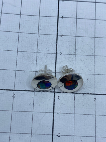 Reverso de aretes con marca de plata 950 y sistema de cierre