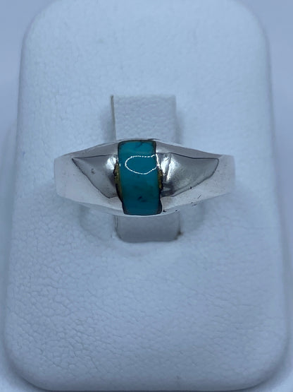 Anillo de plata con turquesa azul cielo engastada, vista frontal