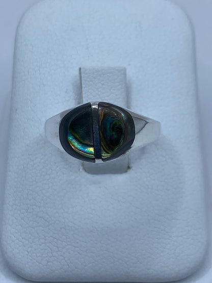 Anillo de plata 925 con concha de abulón iridiscente, vista superior