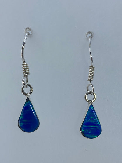 Par de aretes de plata 950 con ópalo de fuego verde olivo engastados a mano