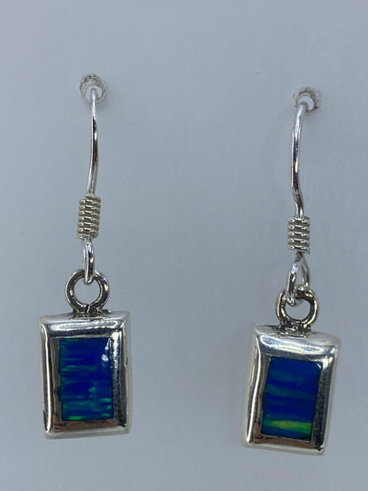 Par de aretes de plata 925 con ópalo de fuego verde olivo engastado