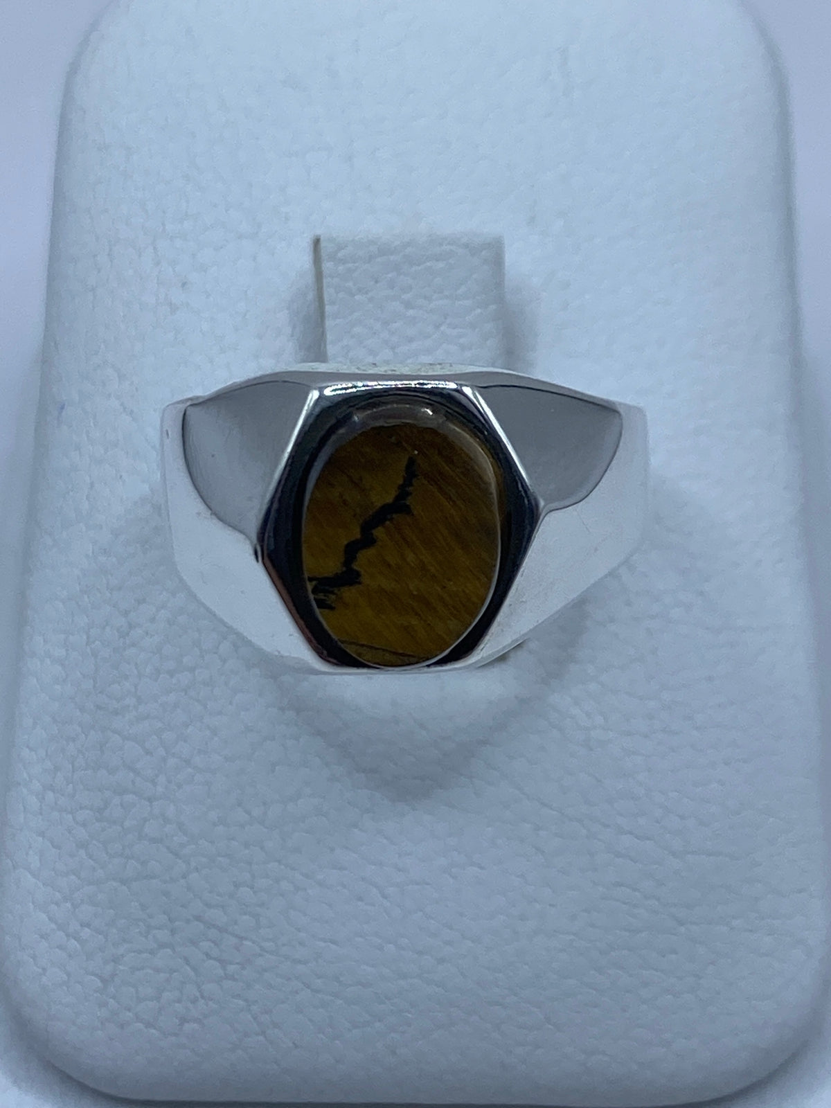 Anillo de plata 925 con Ojo de Tigre café engastado a mano, vista frontal