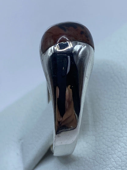 Detalle del engaste de piedra a mano en plata pura