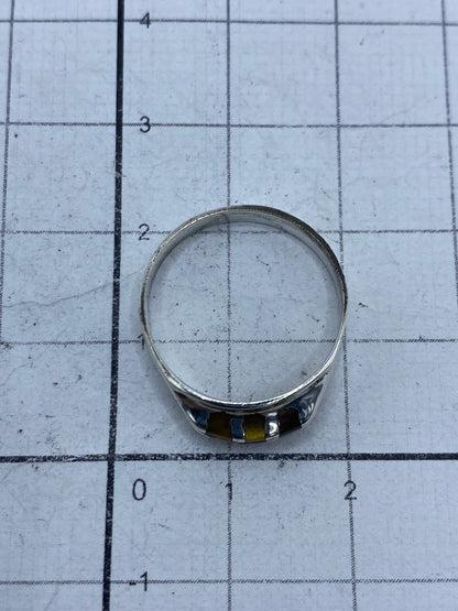Anillo de plata talla 6 en escala con regla de centímetros