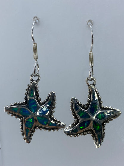 Par de aretes estrella de mar en plata 950 con ópalo de fuego verde limón engastado