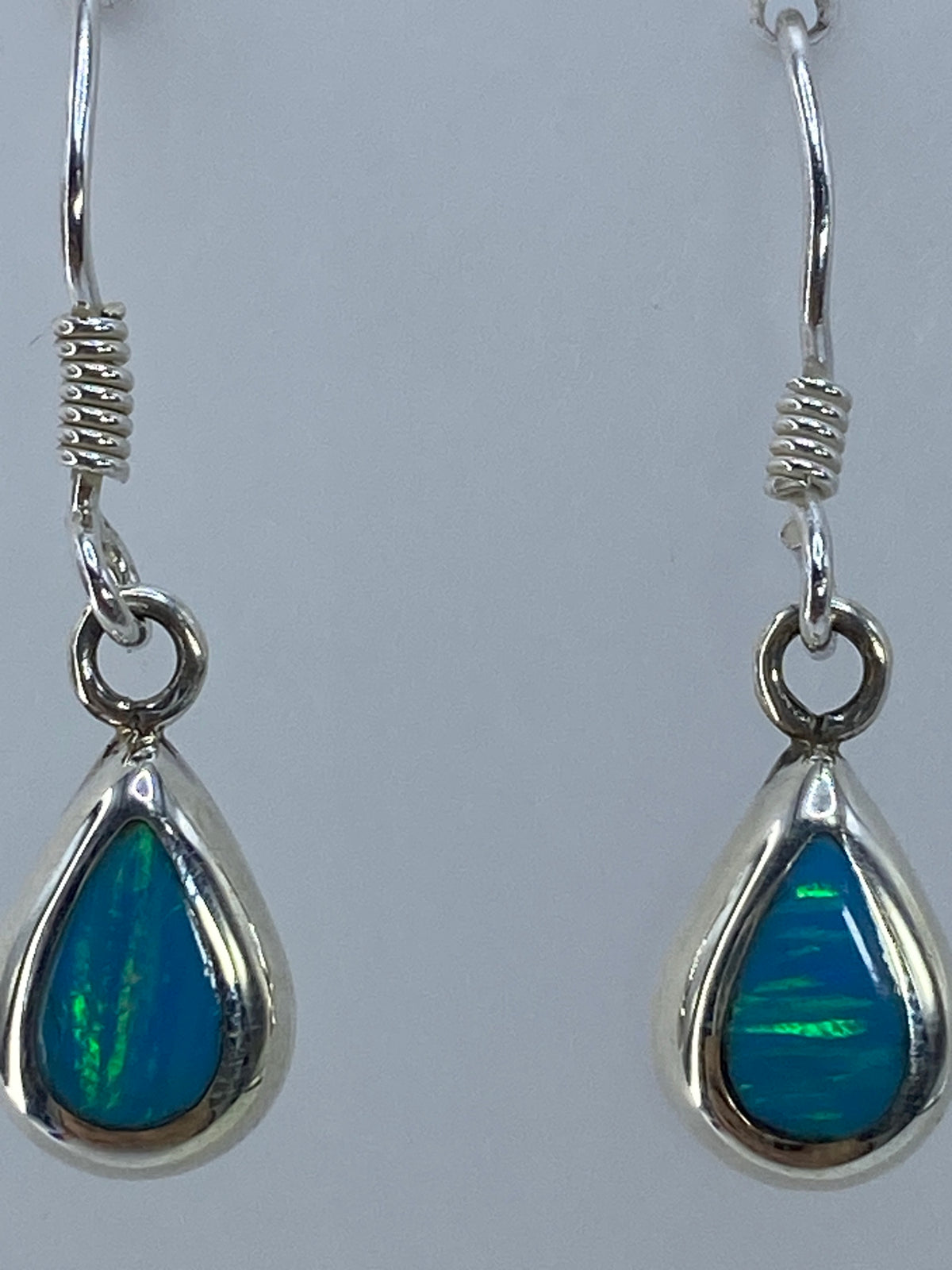 Aretes colgando — largo de 3 cm, con gancho seguro de plata