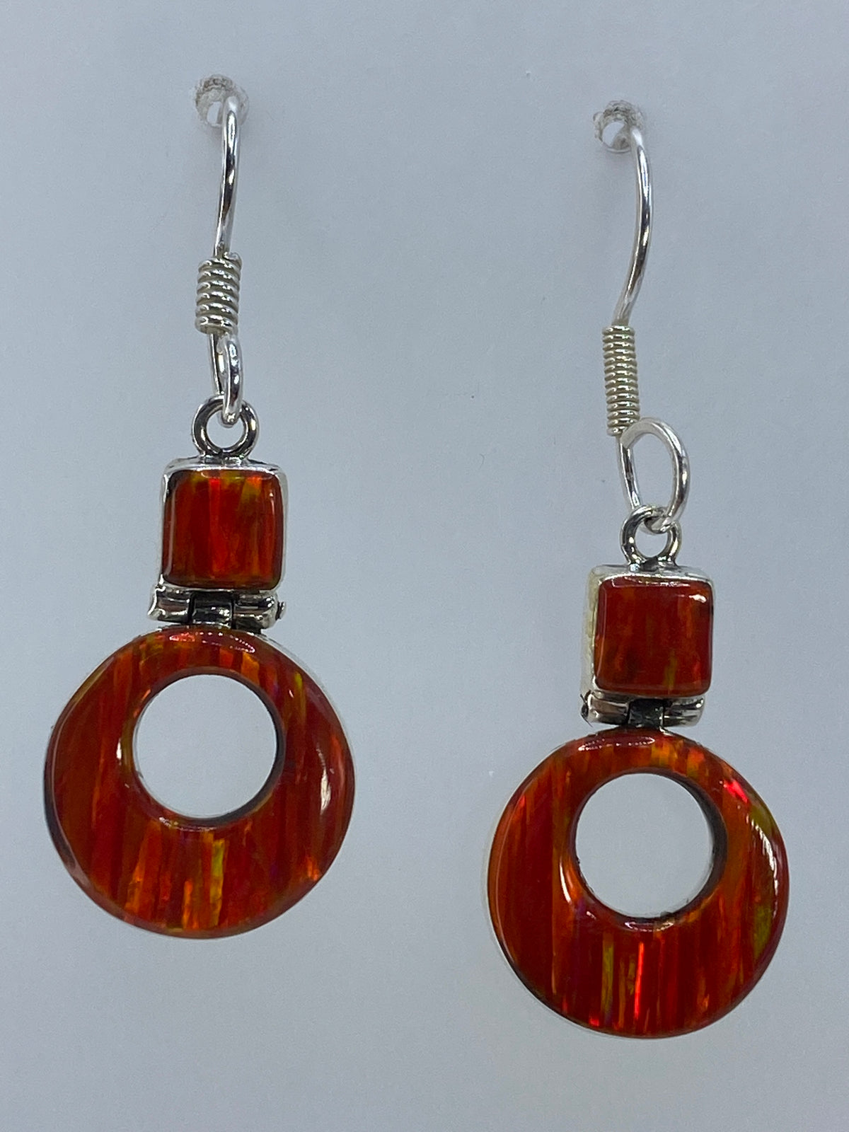 Par de aretes de plata 950 con ópalo de fuego naranja engastado, gancho francés