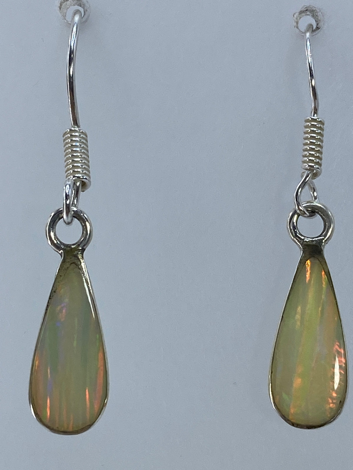 Aretes vistos de frente con gancho quirúrgico de plata 925