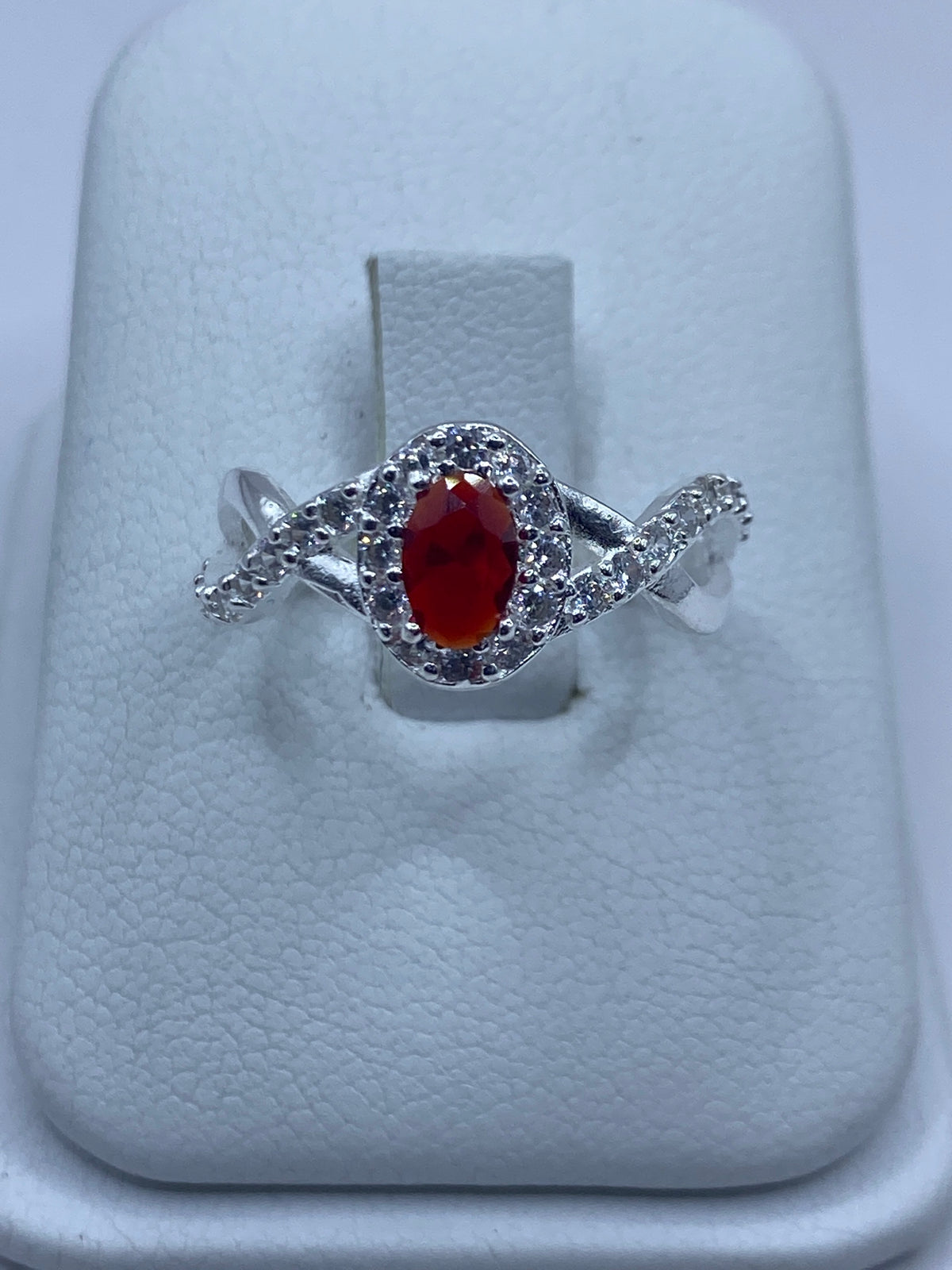 Anillo de plata 925 con circonia roja y micro-circonia blanca engastadas en Taxco