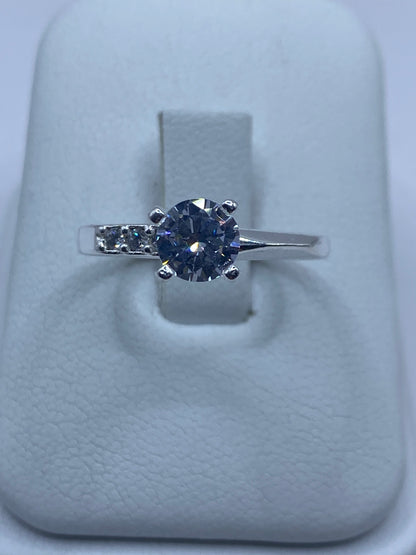 Anillo solitario de plata 925 con circonia blanca brillante
