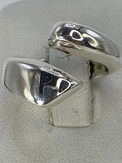 Anillo de plata cartoneado minimalista en talla 5, vista frontal