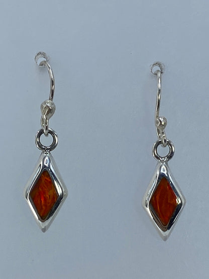 Aretes de plata con ópalo de fuego naranja en forma de diamante, par completo