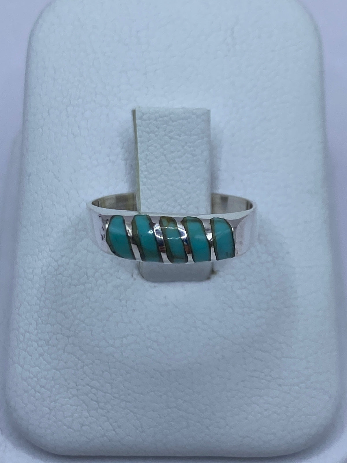Anillo de plata 925 con turquesa azul cielo engastada en cinco fragmentos