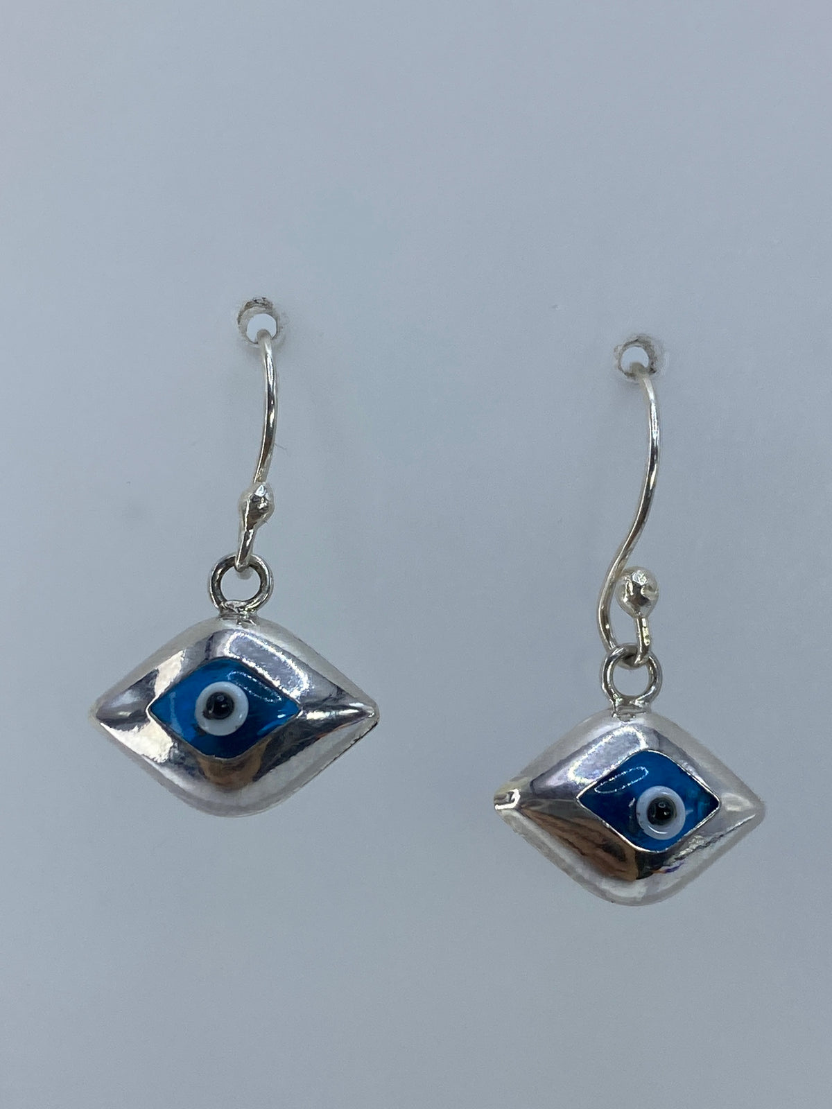 Detalle del engaste de la piedra azul en plata 925