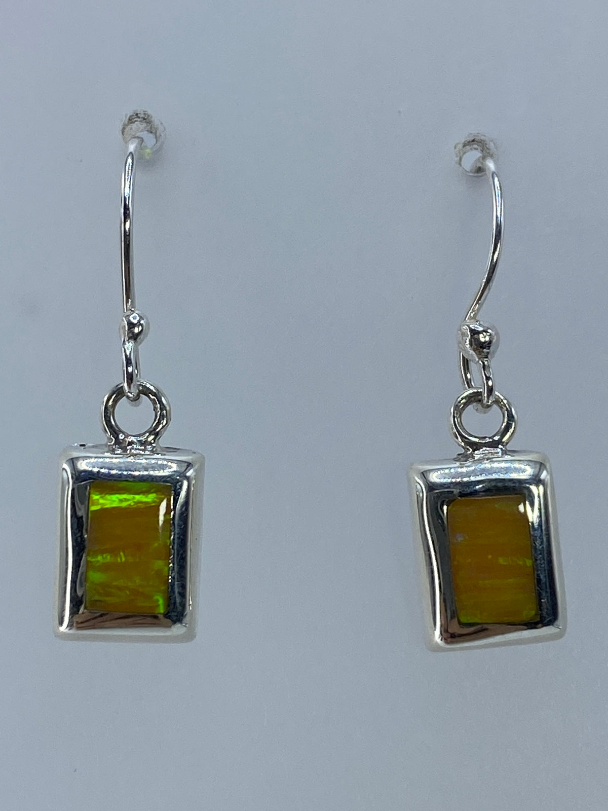 Par de aretes de plata con ópalo de fuego amarillo, largos 2.7 cm, gancho de plata