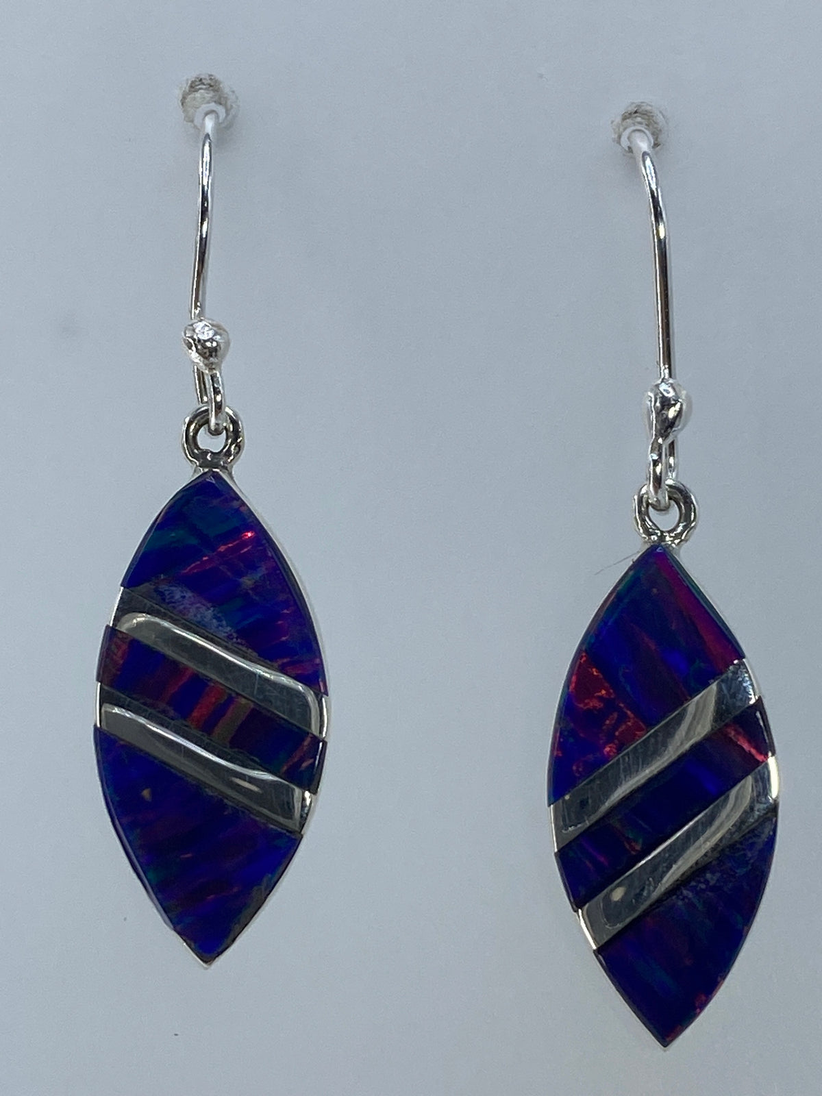 Par de aretes de plata 950 con opalo de fuego multicolor iridiscente