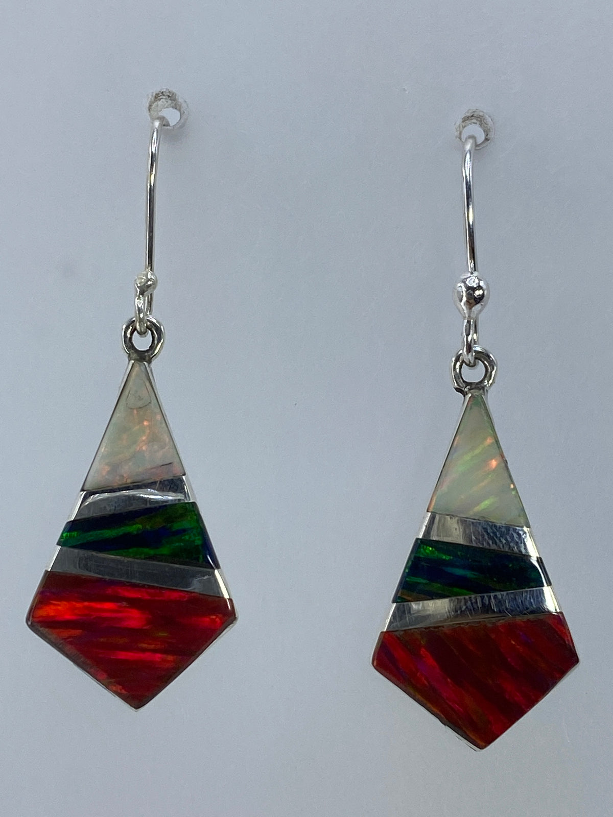 Par de aretes de plata 950 con ópalo de fuego multicolor rojo y verde, colgados de ganchos de plata